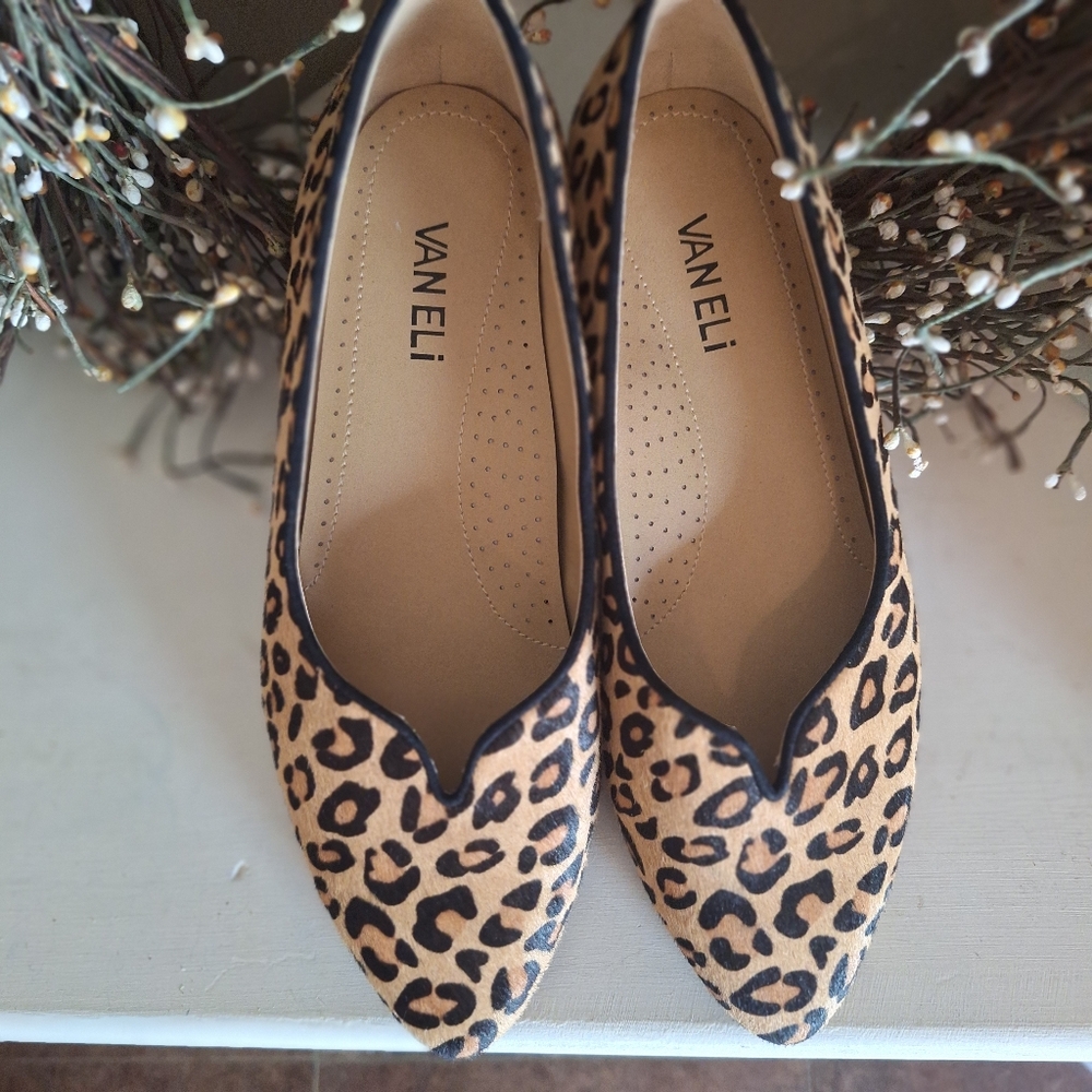 NWOT Vaneli Women's Leopard Print Flats Real Fur Sz 8 Wide